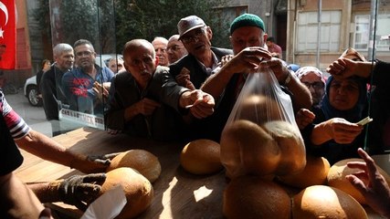 400 gram ekmeği 1 liradan satıyor
