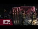 Camión derrapa y derrama cascajo en carriles de Periférico Norte/ Vianey Esquinca