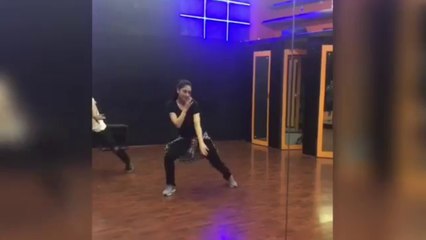 Sandeepa Dhar Dances On Swag Se Swagat Song