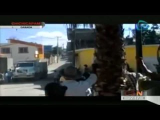 VIDEO: Alcalde de Oaxaca ordena disparar contra pobladores