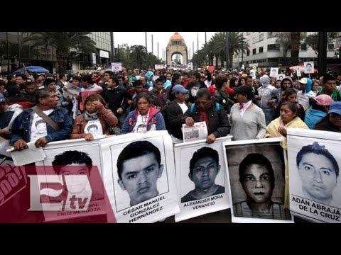 Padres de los 43 normalistas exigen a CIDH continuar con investigación / Vianey Esquinca