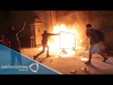 VIDEO: Vandalos queman puerta de Palacio Nacional