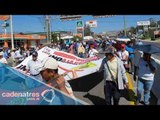 Maestros marchan en Guerrero por normalistas desaparecidos