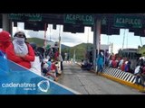 Normalistas toman caseta de Palo blanco en Guerrero