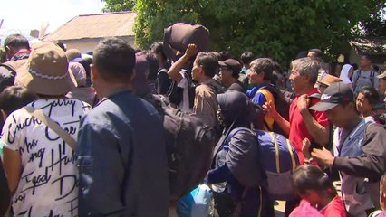 탈출 행렬로 공항 '장사진'...트라우마 시달리는 주민들 / YTN