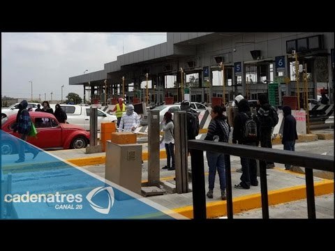 Toman casetas de cobro por apoyo de normalistas