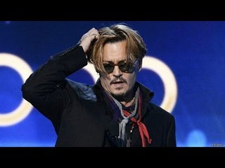 VIDEO: Johnny Depp se presenta aparentemente ebrio a entrega de premios