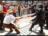 Se enfrentan maestros y policías en Guerrero; hay 8 lesionados