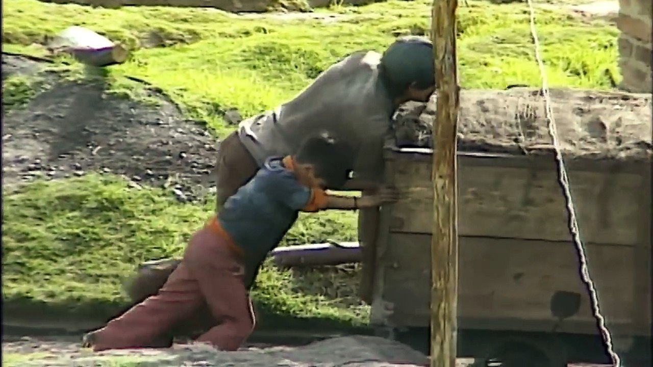 Les enfants taupes de Colombie - Documentaire choc