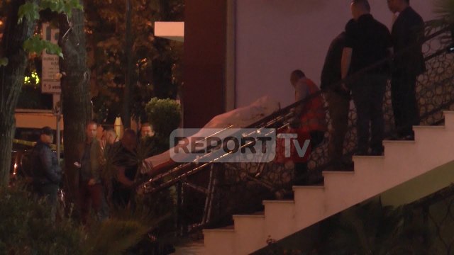 Report TV - Tiranë, plagoset Ervis Martinaj, vritet miku i tij në ambientet e një lokali në Bllok