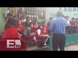Maestro en Oaxaca imparte clases en calle a pesar del paro de la CNTE/ Paola Virrueta