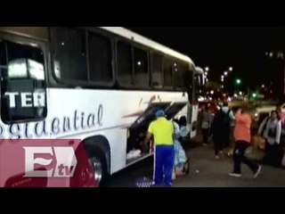 Elementos de la policía desalojan a integrantes de la CNTE / Pascal Beltrán
