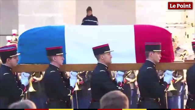Hommage national : le cercueil de Charles Aznavour fait son entrée aux Invalides au son du duduk
