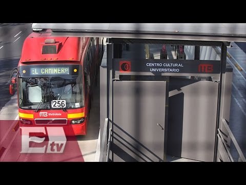 Metrobús pide a automovilistas respetar el carril exclusivo / Francisco Zea