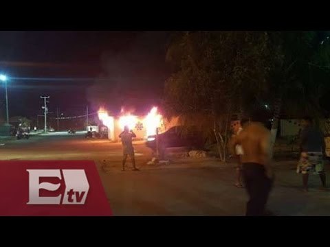 Trifulca en Cancún entre pobladores y policías por acceso a playa/ Vianey Esquinca