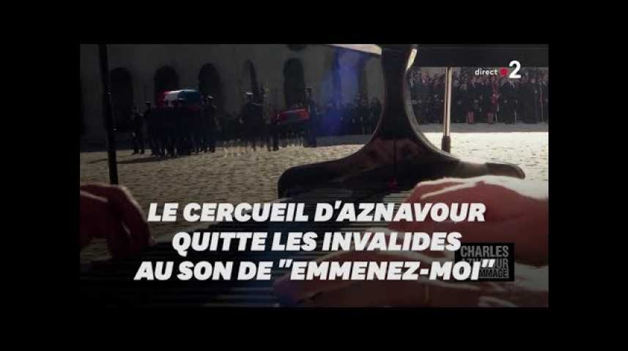 Le cercueil d'Aznavour s'est retiré des Invalides au son de "Emmenez-moi"