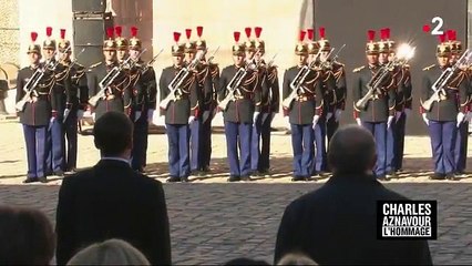 Hommage à Charles Aznavour: Revivez en musique et en images les moments forts de l'hommage à la star ce matin aux Invalides - VIDEO
