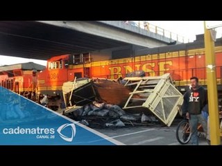 Tren arrolla y destroza camioneta en Aguascalientes