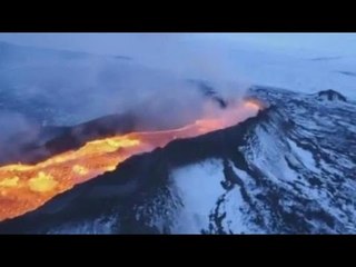 IMPRESIONANTE!! Río de lava en medio del hielo en Islandia