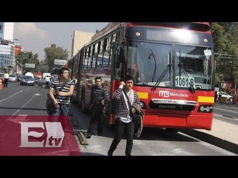 Continúan cerradas varias estaciones del Metrobús por marchas de la CNTE / Ingrid Barrera