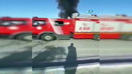 Park halindeki hafif ticari aracı ateşe verdiler