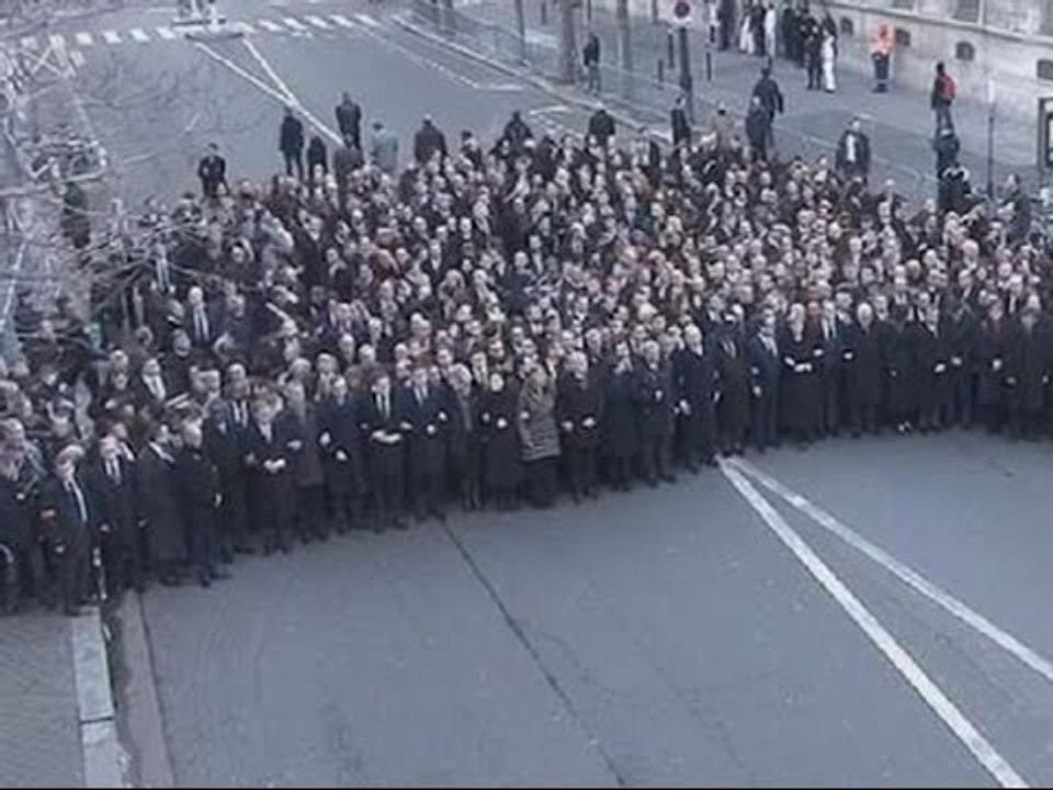 Polémica por la foto de los líderes políticos en la marcha en Francia