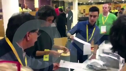 Apoderados de ERC y la CUP contaron votos el 21-D pese a estar prohibido por la ley