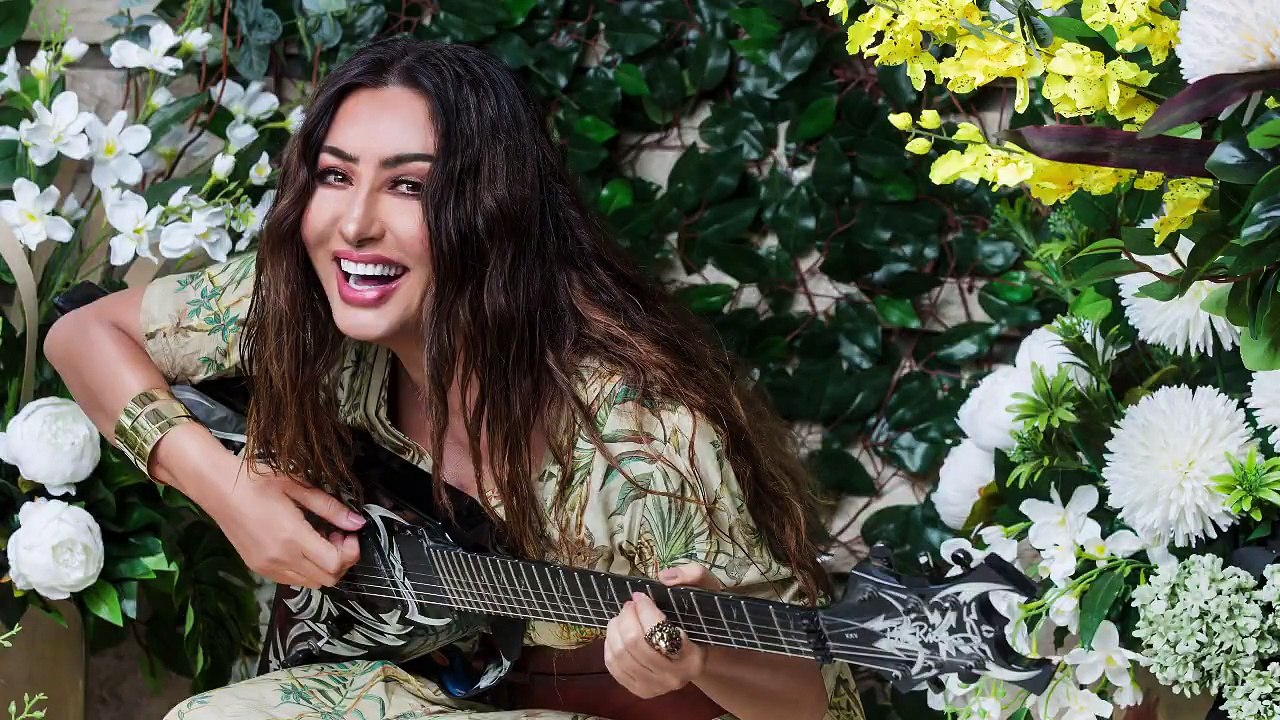 في حكاية لما بندخل فيها.. الدنيا ما بتبقاش بعديها.. زي ما كانت قبليها.. وانا حكايتي.. #فيها_وفيها ❤️حاجات حتستهتروا بيها  وحاجات حتتأثروا بيها أوي.. أوي..