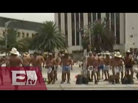 Integrantes de los 400 pueblos se manifiestan en Paseo de la Reforma / Francisco Zea