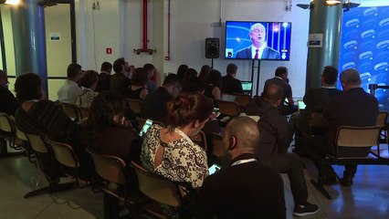 Sem Bolsonaro, candidatos participam de último debate