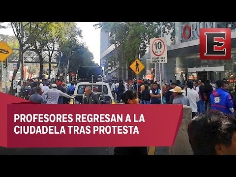 Maestros de la CNTE bloquean accesos al Forum Buenavista