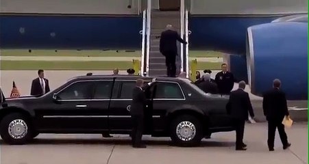 فيديو: موقف مُحرج لترامب.. هذا الشيء علق بحذاءه