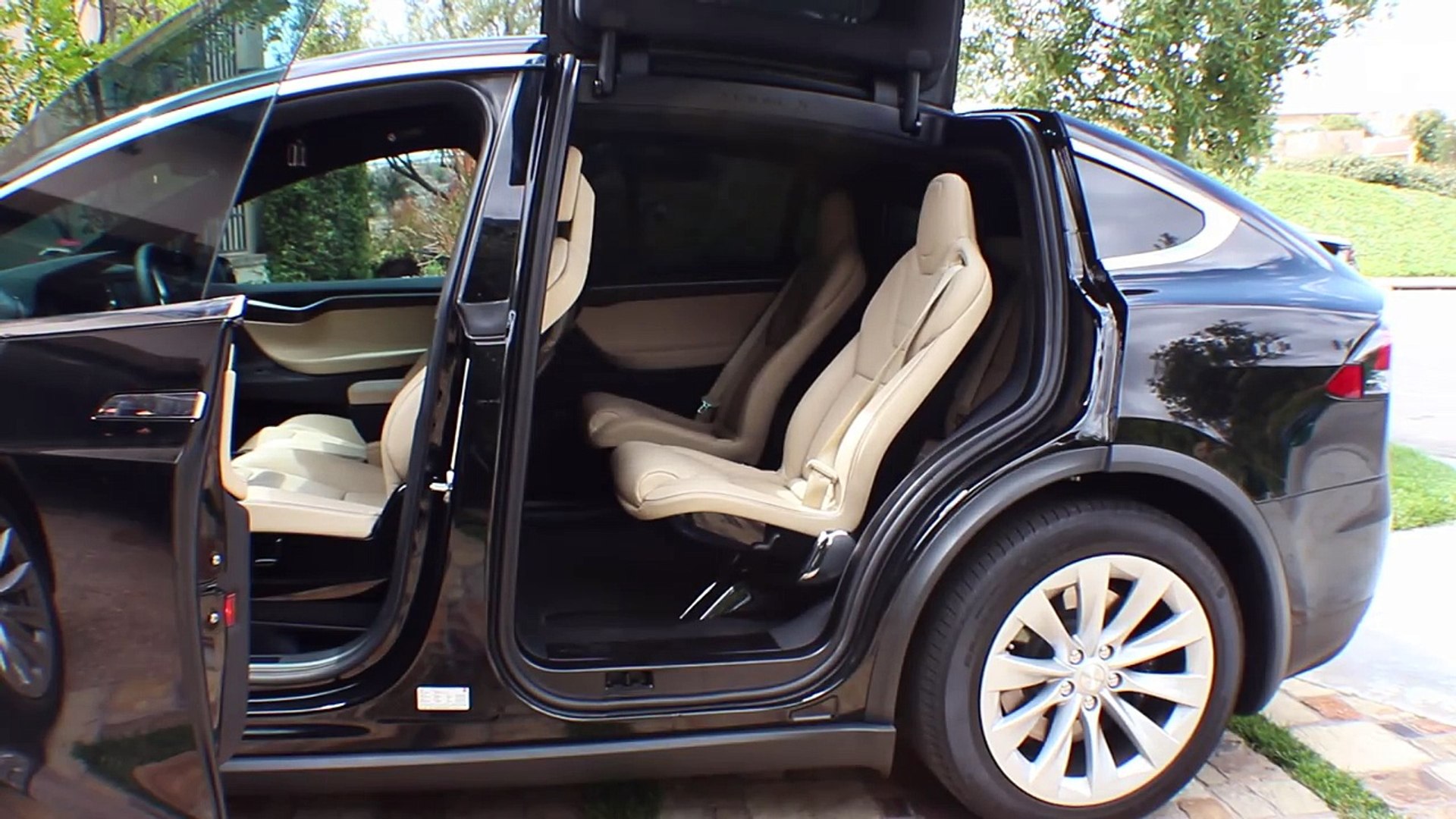 Tesla Model X Interior Exterior Walkthrough