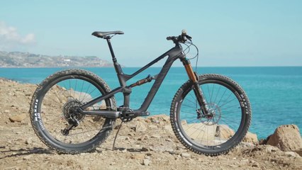 Canyon Spectral WMN CF 9.0 SL - Women's Trail Bike of the Year 2018 Contender