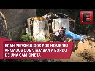 Mueren cinco personas en Acapulco al caer un taxi a un barranco