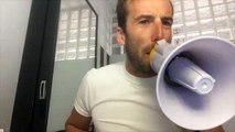Ojeda llama a las oficinas del Barça con un megáfono: 