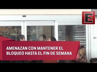 Integrantes de la Sección 22 impiden acceso a plazas comerciales