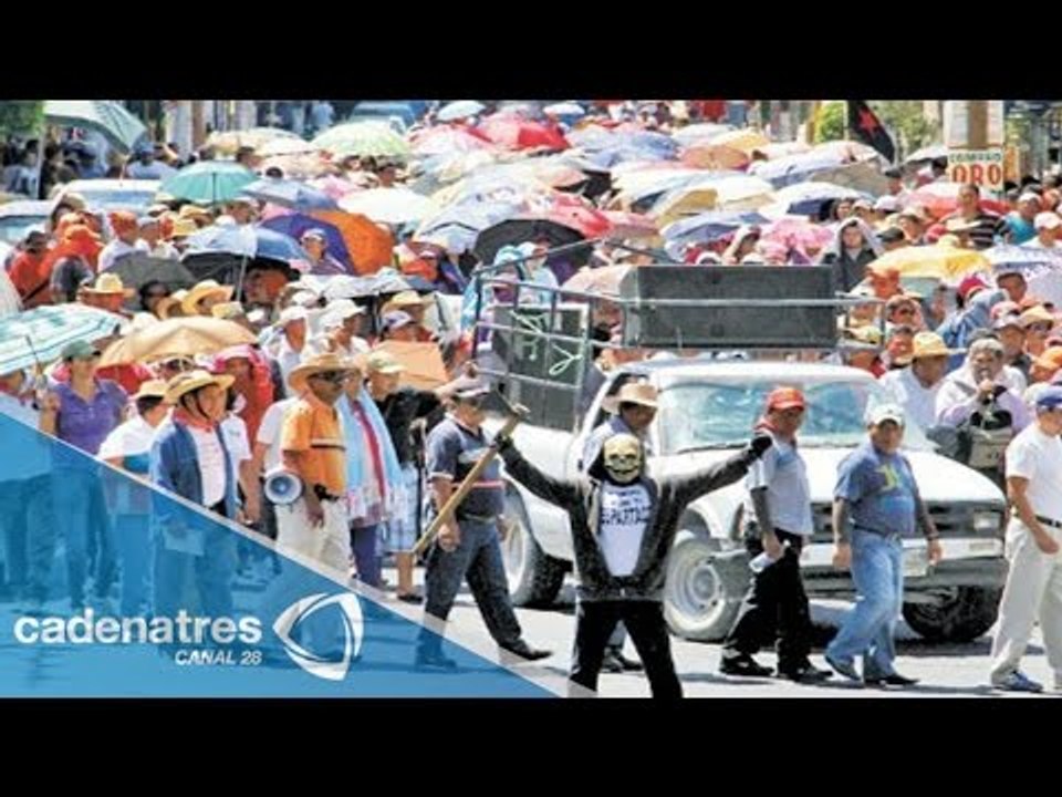 Maestros de Chilpancingo toman edificio de Gobierno