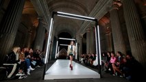 Παρίσι: Εντυπωσιακές επιδείξεις για την Εβδομάδα Μόδας