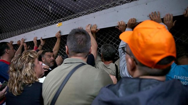 Εισβολή μελών ΑΔΕΔΥ στο υπουργείο Οικονομικών