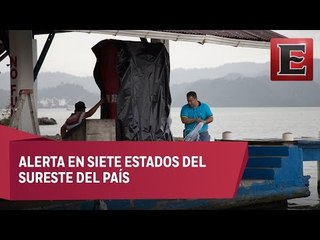 Earl toca tierra en Belice y se enfila rumbo a México