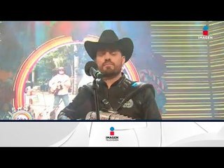 Voz de Mando visita el foro y canta 'El que a tí te gusta' | Sale el Sol