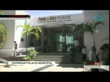 Maestros entregan palacio municipal de Acapulco