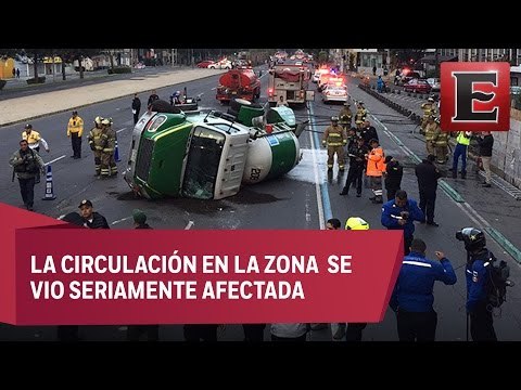 Accidente de pipa de gas en avenida Chapultepe deja dos lesionados