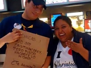 Trabajador de un cine es acosado por su parecido a Christian Grey