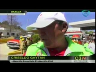 Pipa que transpotaba ácido choca contra caseta en Oaxaca