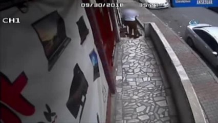 Bağcılar'da İğrenç Olay...zihinsel Engelli Kadına Cinsel İstismarda Bulunan Şahıslar Kamerada