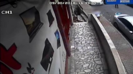 Bağcılar’da iğrenç olay...Zihinsel engelli kadına cinsel istismarda bulunan şahıslar kamerada