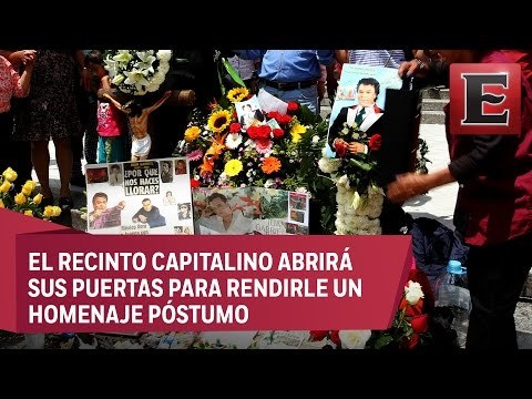 Flores y cantos esperan a Juan Gabriel en Bellas Artes