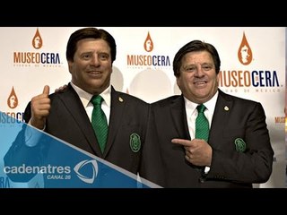 Miguel Herrera devela su figura en el Museo de Cera
